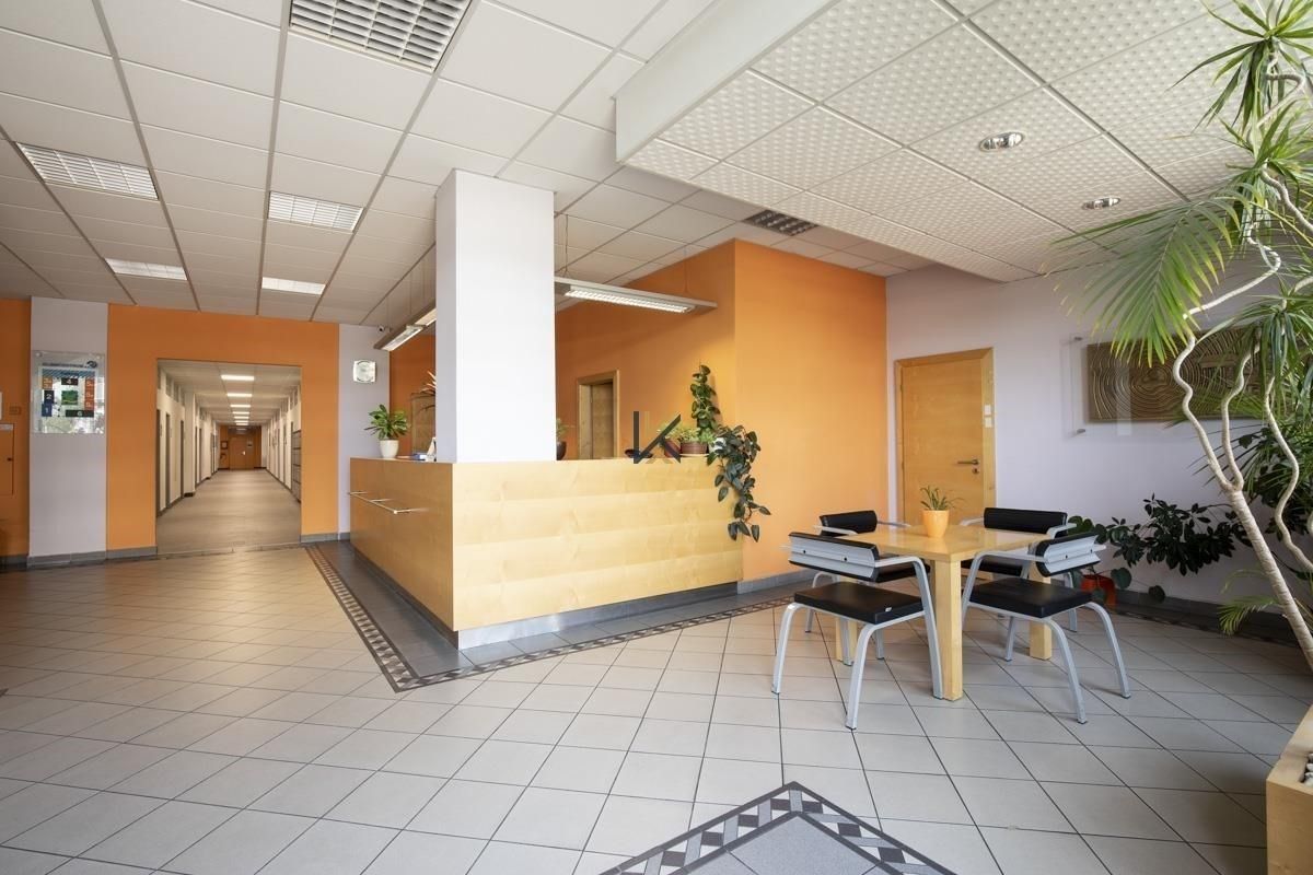 Pronájem kancelář - Počernická, Praha, 75 m²