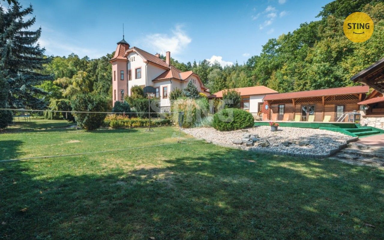 Prodej rodinný dům - Hroubovice, 500 m²