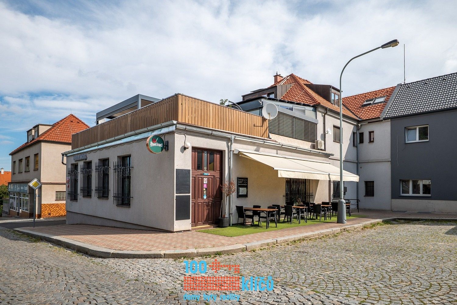 Restaurace, 335 m²