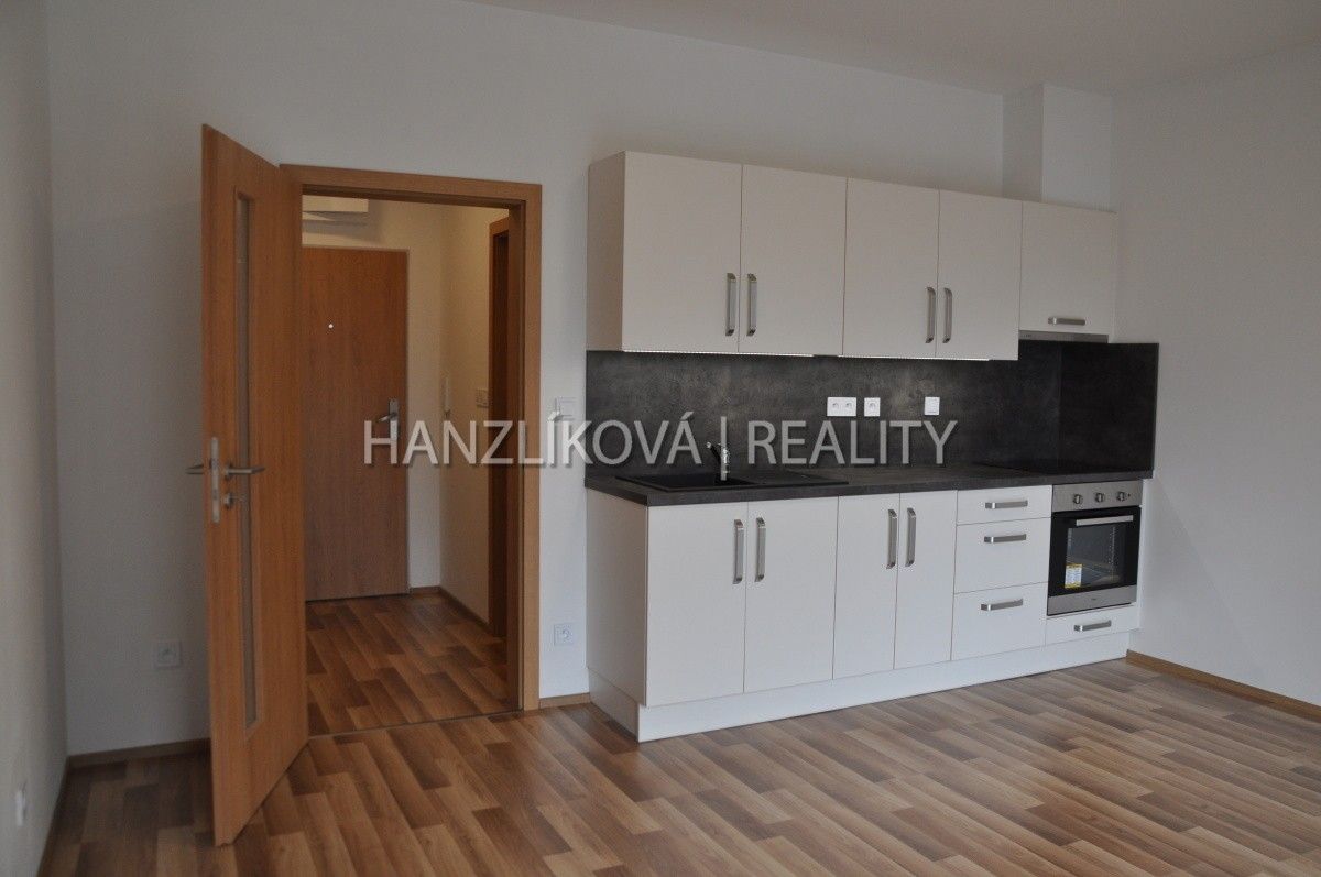 Pronájem byt 1+kk - Volejbalistů 1793, České Budějovice 2, 30 m² - 5