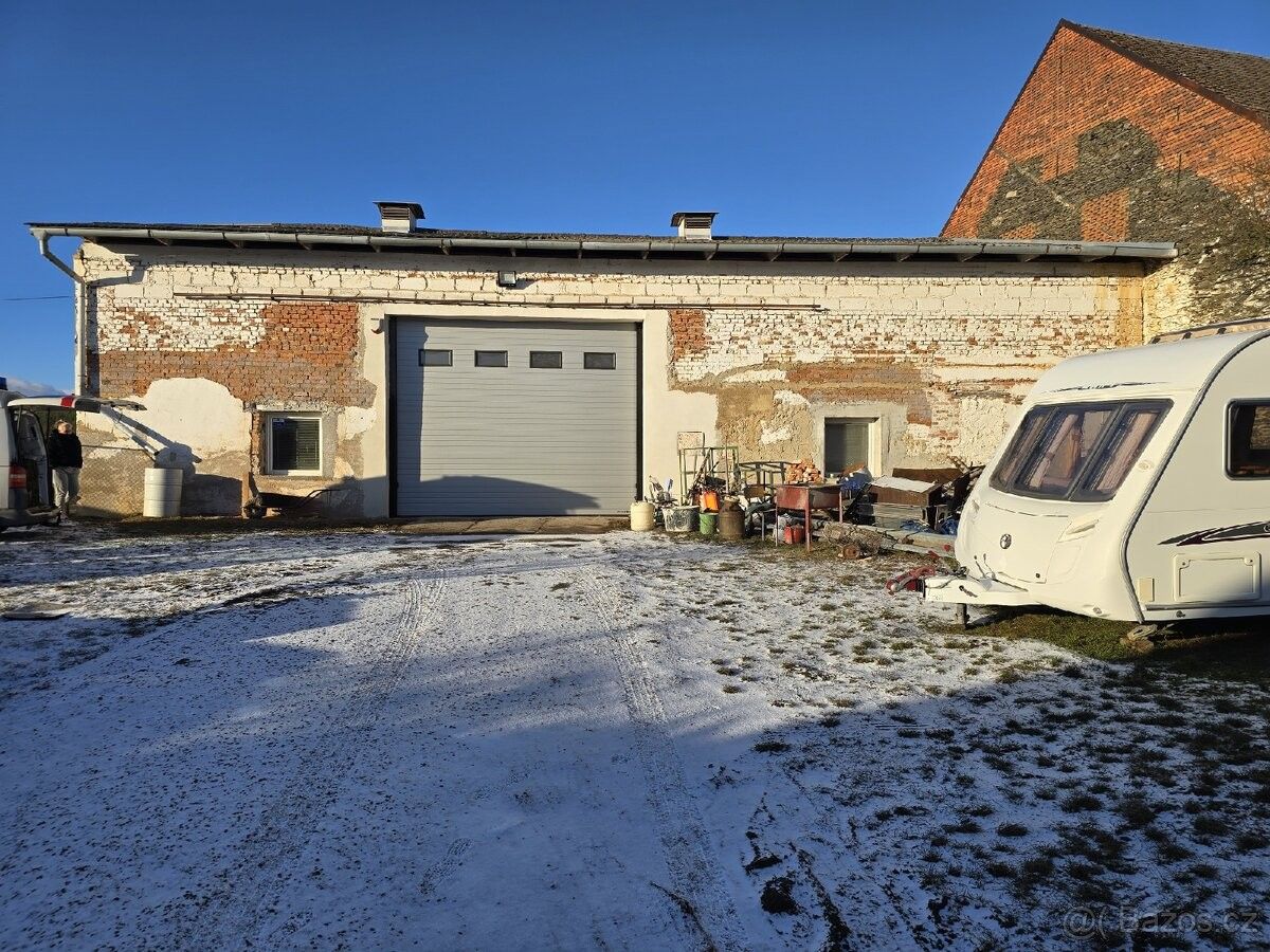 Garáže, Pernarec, 330 36