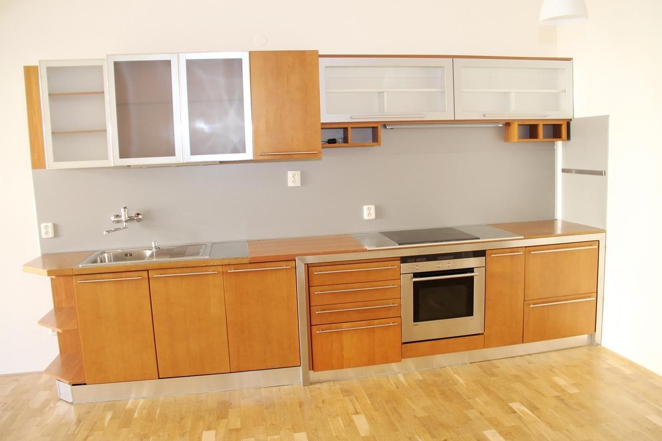 Byt 2+1 · 64 m² · 28. pluku, Praha - 2