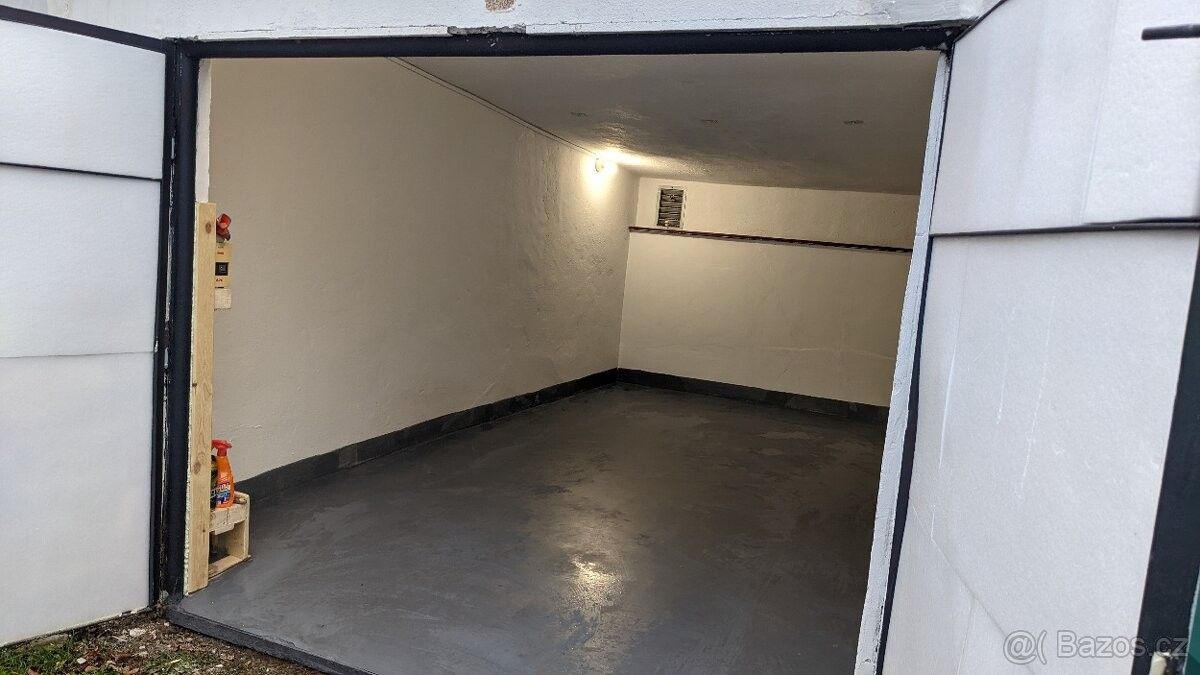 Garáže, Opava, 746 01