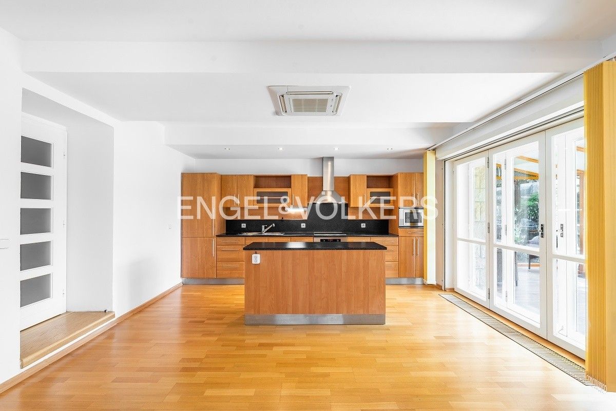 Pronájem byt 3+kk - Komornická, Praha, 101 m²