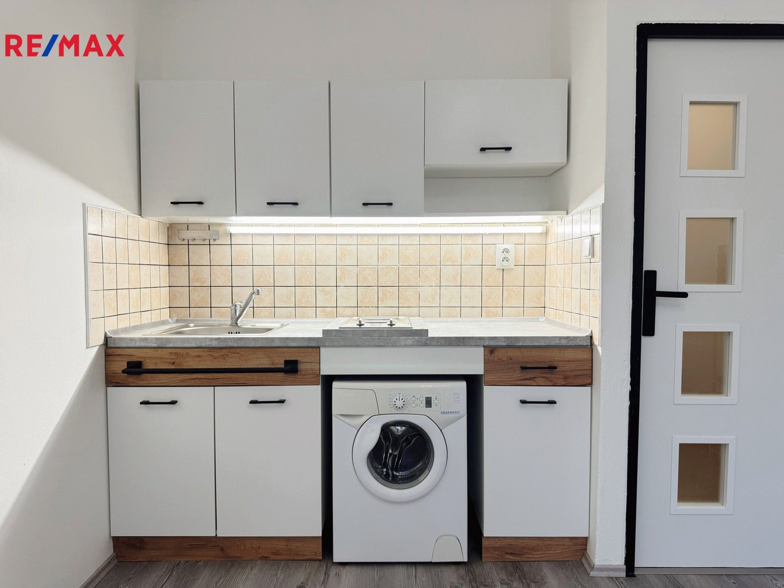 1+kk, Nad lesním divadlem, Praha, 23 m²