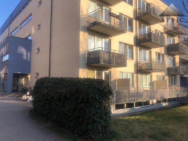 Pronájem byt 2+kk - U Hostavického potoka, Praha, 56 m²