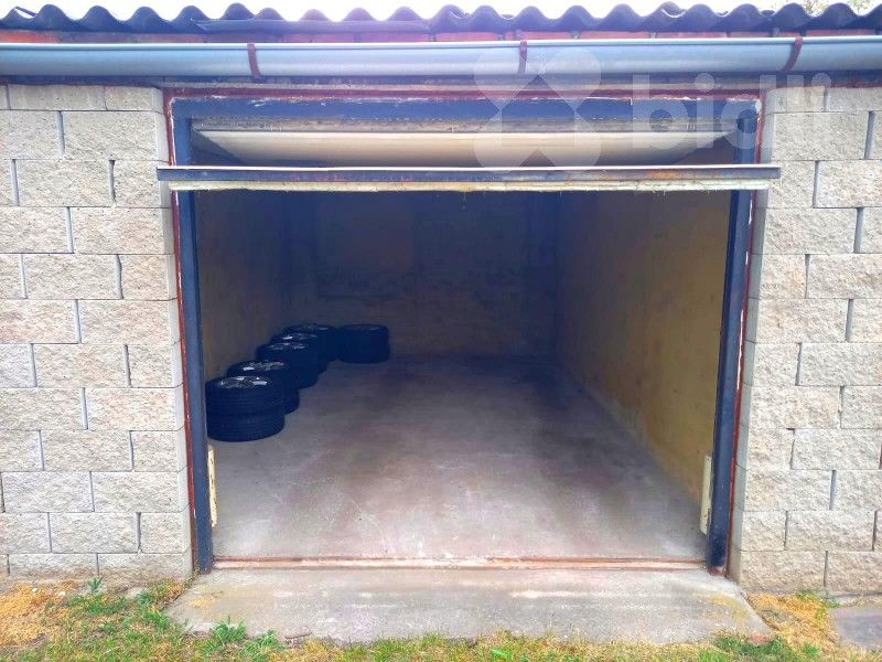 Garáže, Kněževes, 19 m²