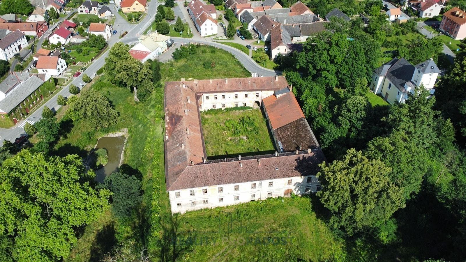 Prodej památky - Biskupice, 3 143 m²