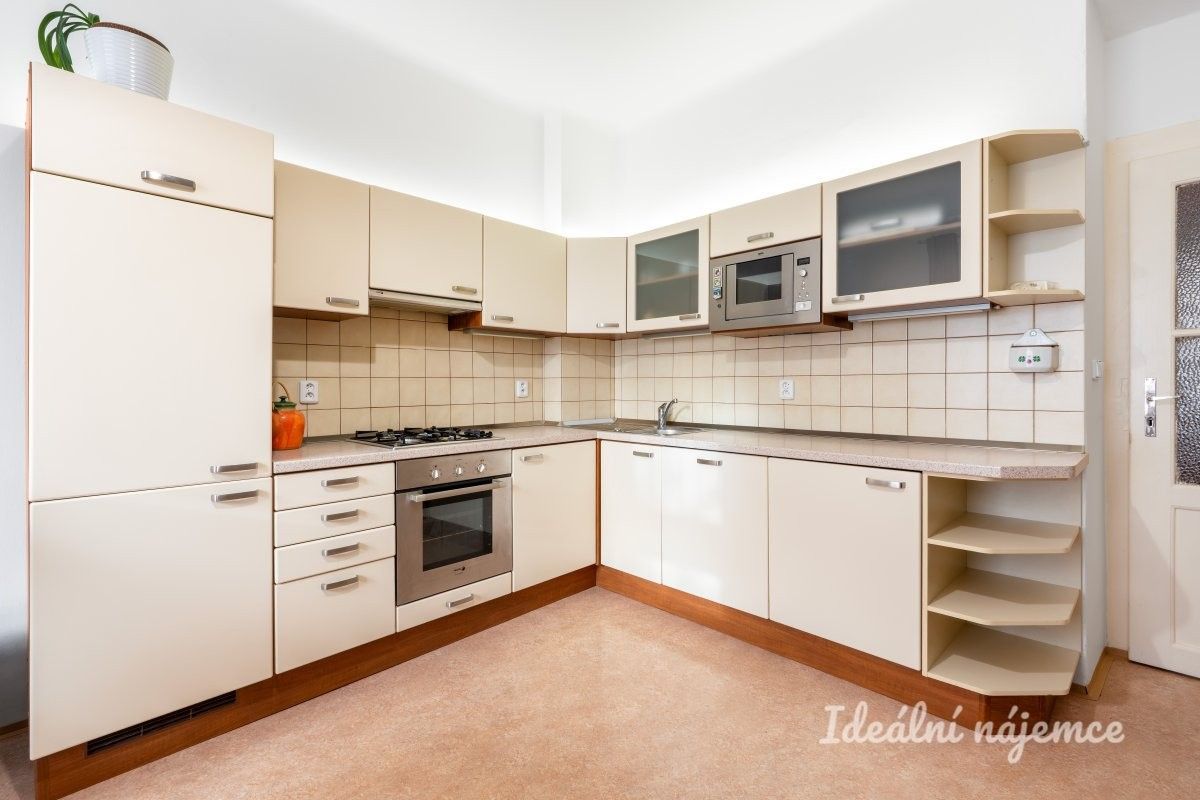 2+kk, Pod lázní, Praha, 40 m²