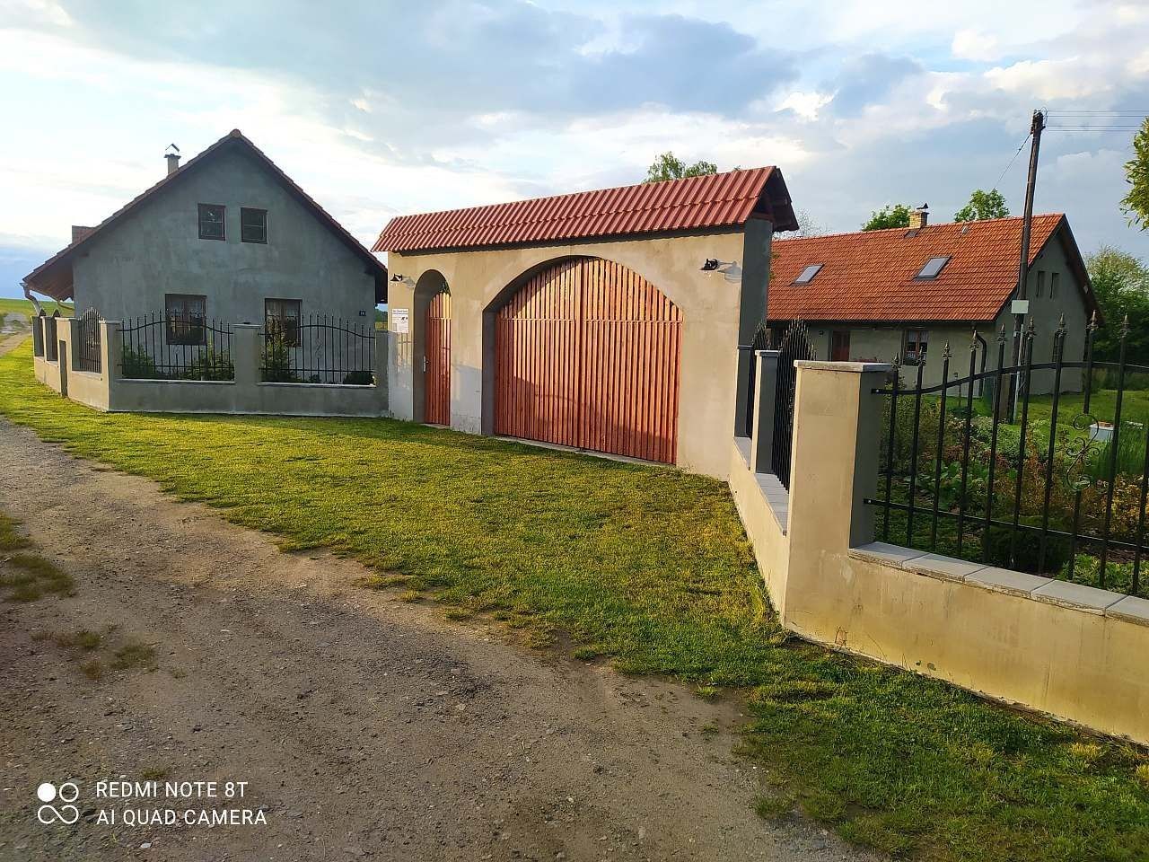 Chaty, Choteč u Holic, Pardubický kraj - 1