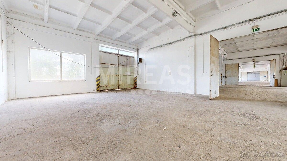Pronájem sklad - Milovice nad Labem, 289 24