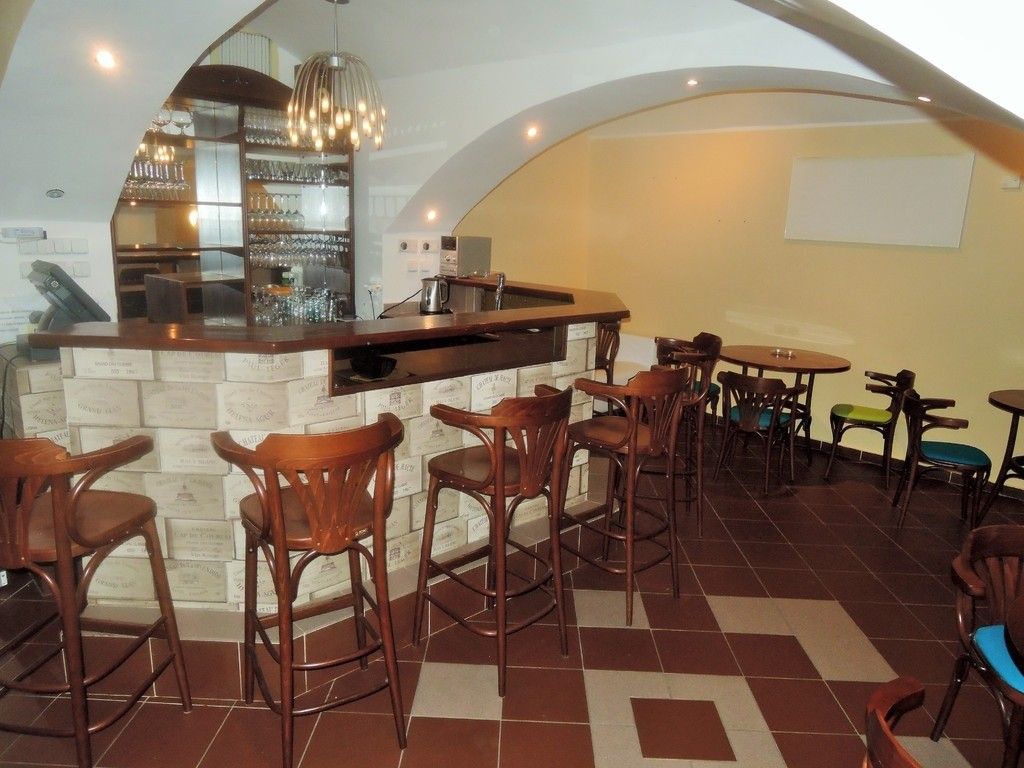 Obchodní prostory, 9. května  , Tábor, 75 m²