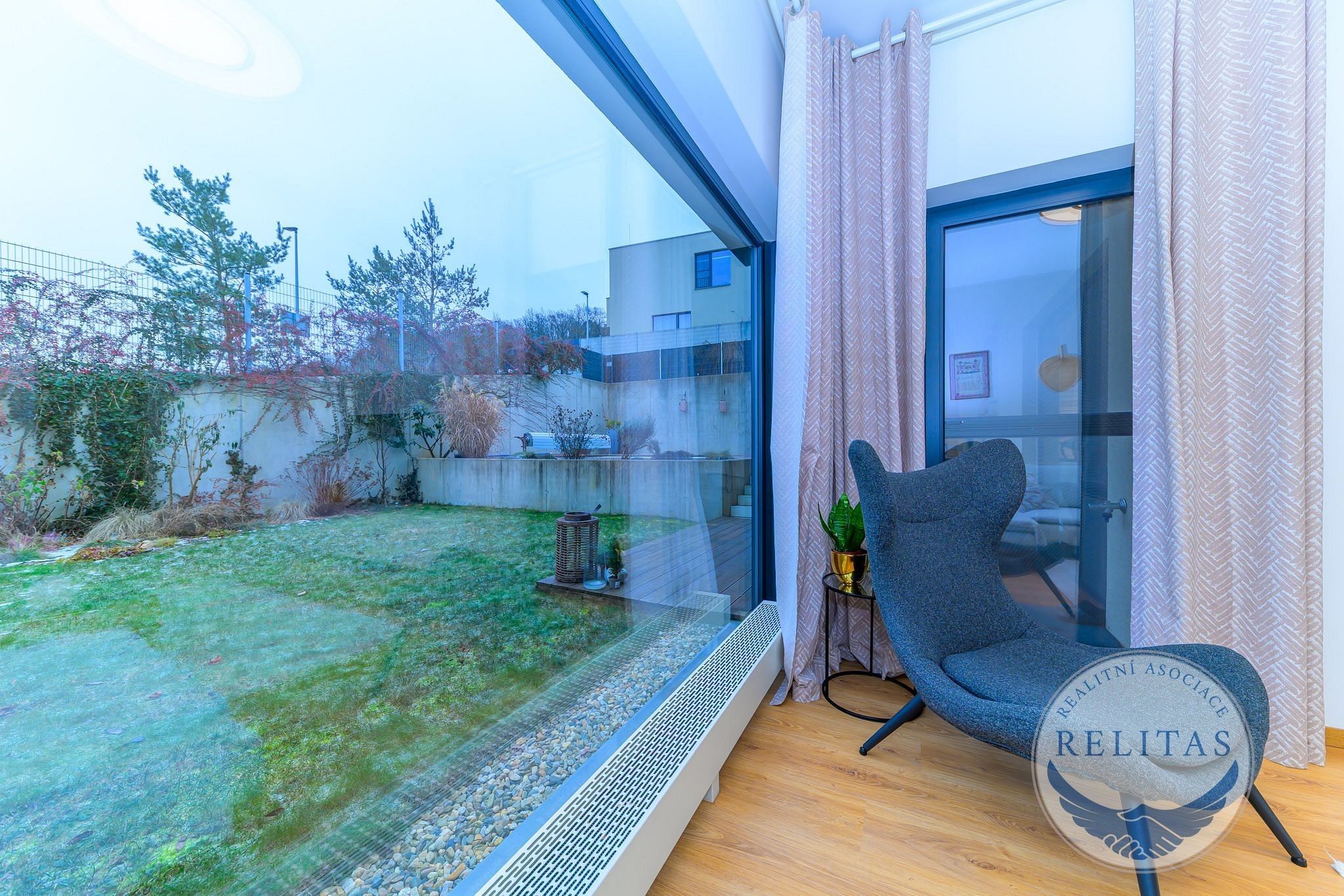 Pronájem byt 2+kk - Na Komořsku, Praha, 73 m²