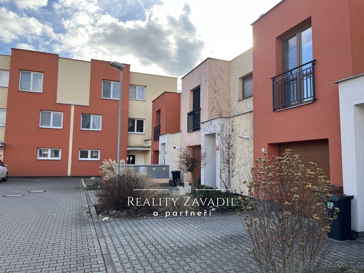 Prodej dům - Pardubice, 530 06, 222 m²