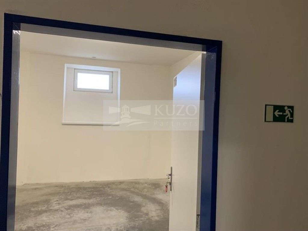 Pronájem sklad - Dobříč, 15 m²