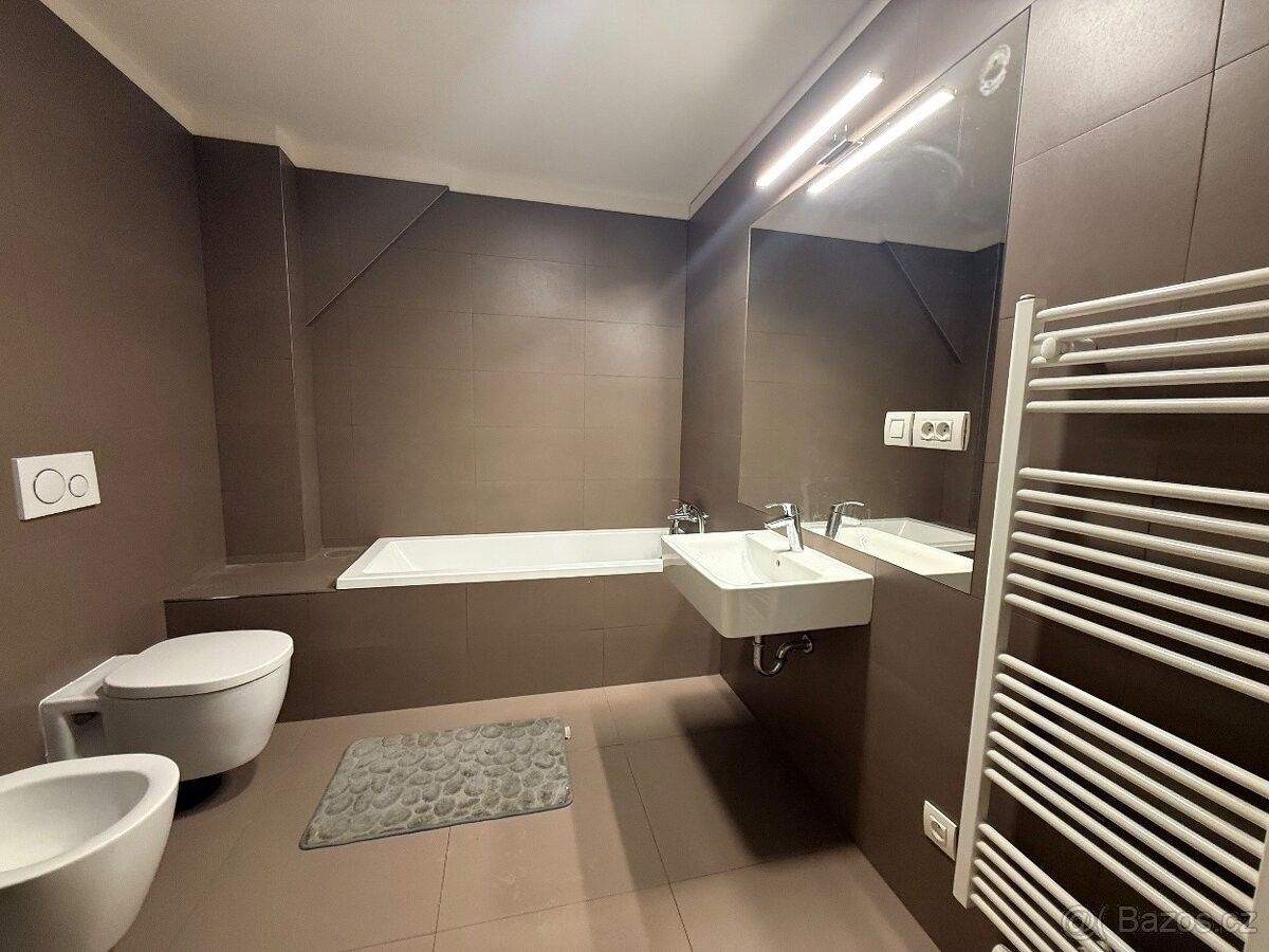 Pronájem byt - Praha, 186 00