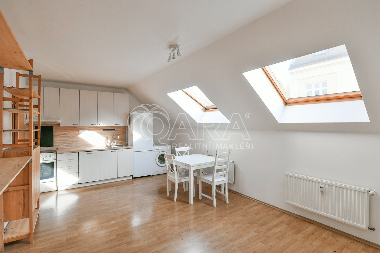 Pronájem byt 2+kk - Zbuzkova, Praha, 44 m²