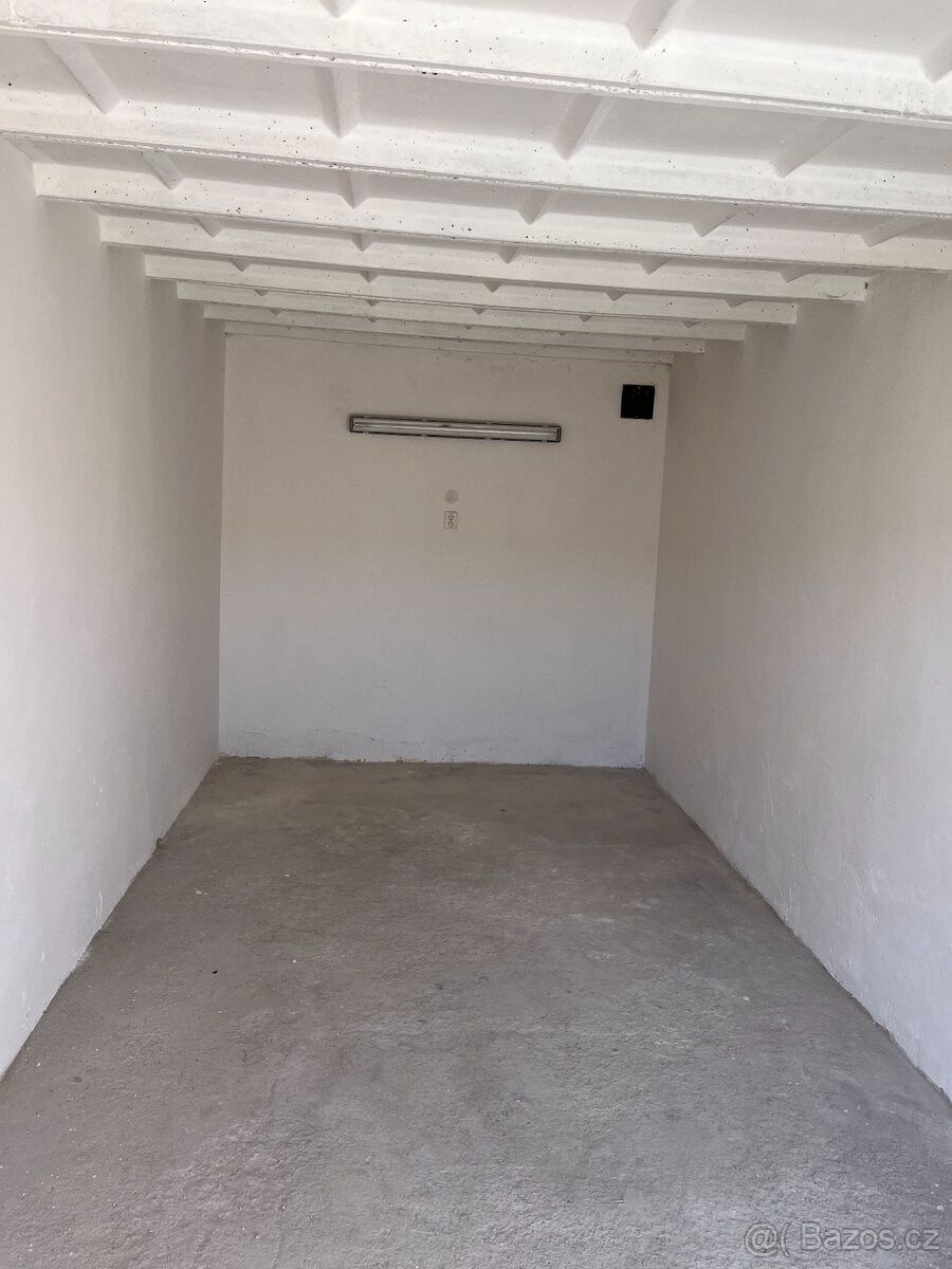 Garáže, Pelhřimov, 393 01 - 1