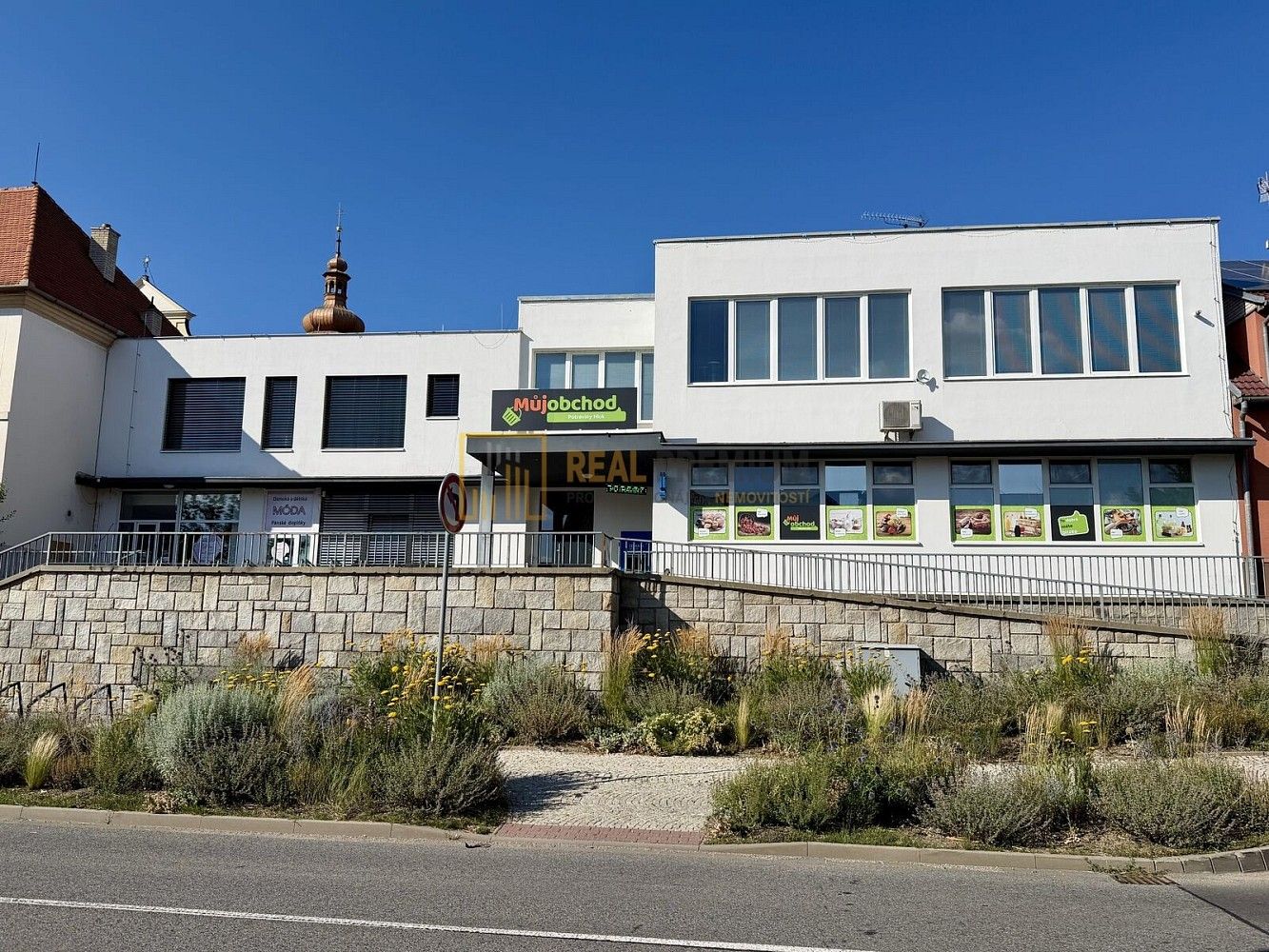Obchodní prostory, nám. Komenského, Hluk, okres Uherské Hradiště, 530 m² - 1