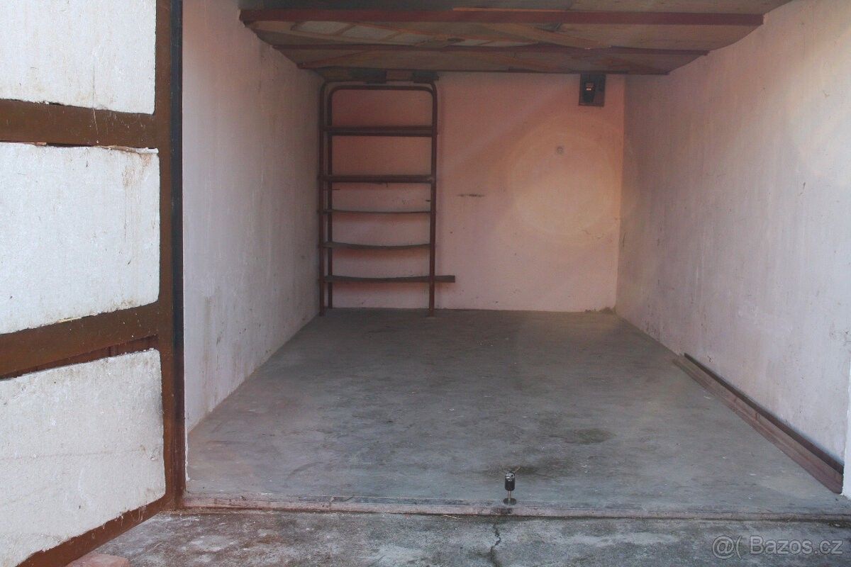 Garáže, Bratronice, 386 01