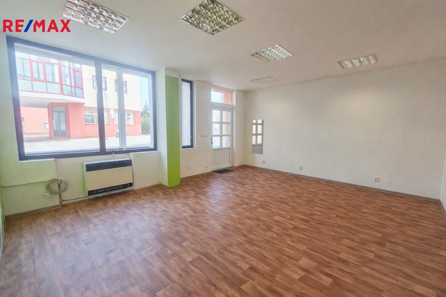 Pronájem obchodní prostory - Rudolfovská tř., České Budějovice, 50 m²