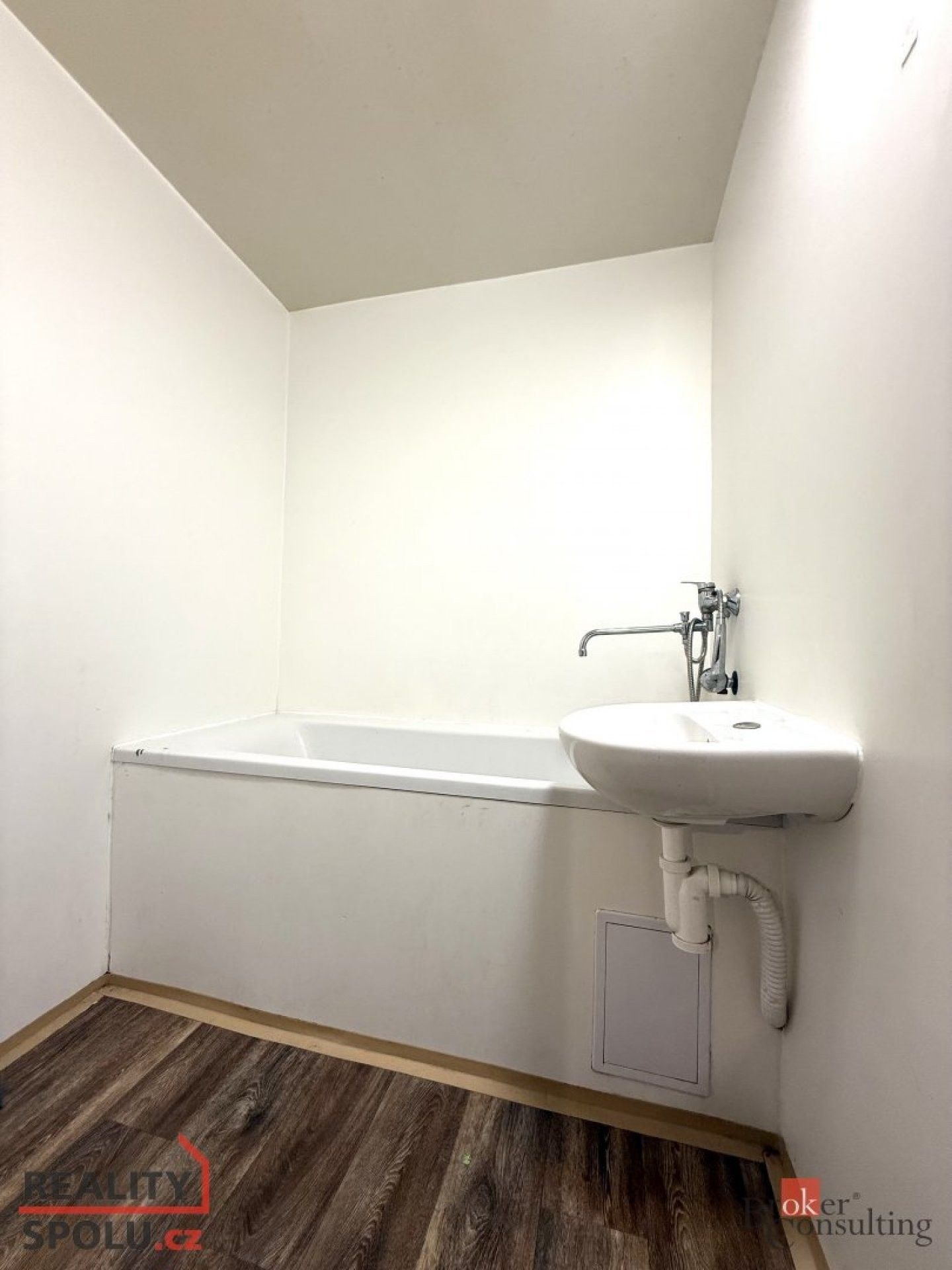 Pronájem byt 2+1 - Zahradní, Chomutov, 51 m²