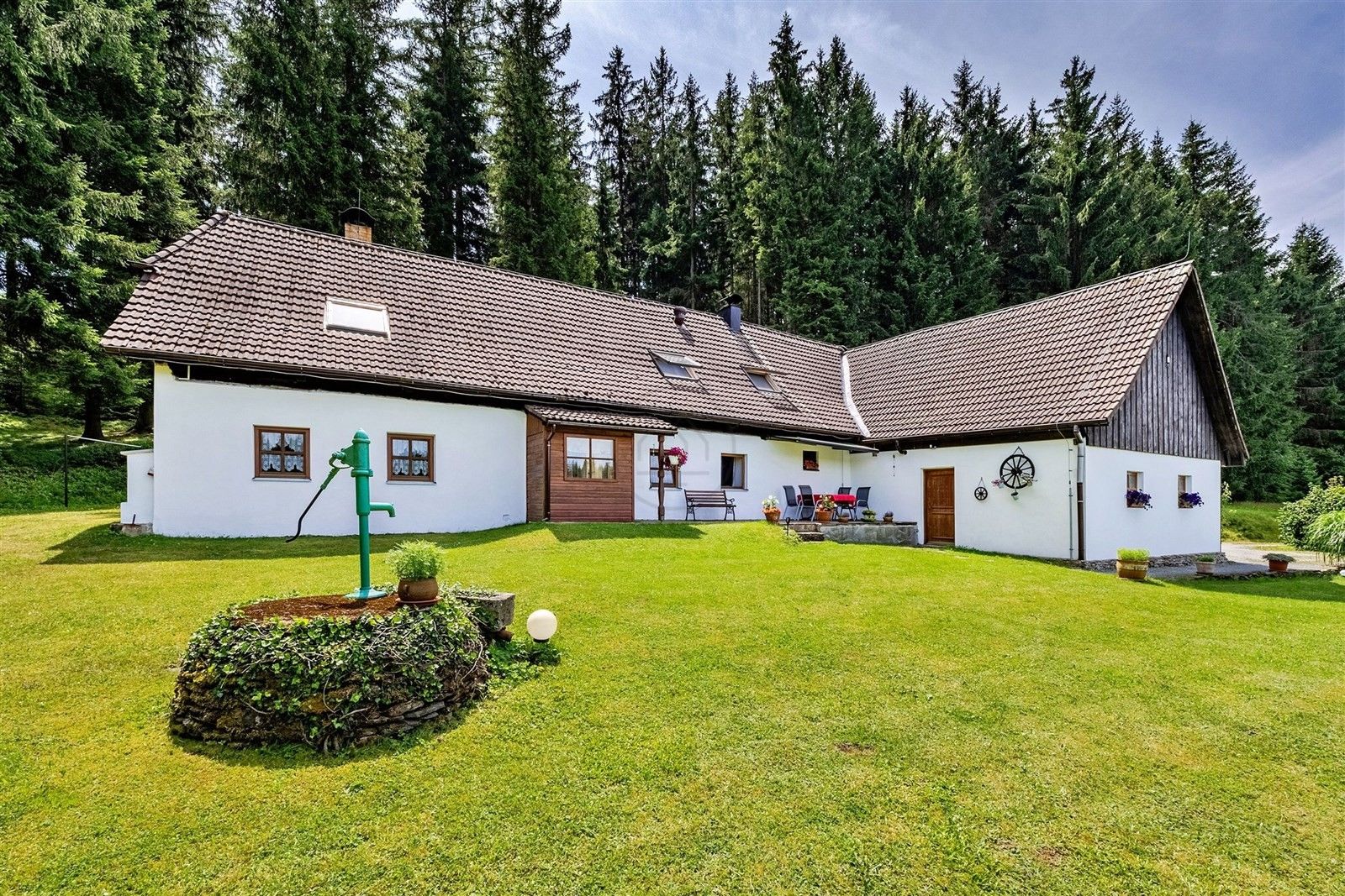 Rodinné domy, Frymburk, 303 m²