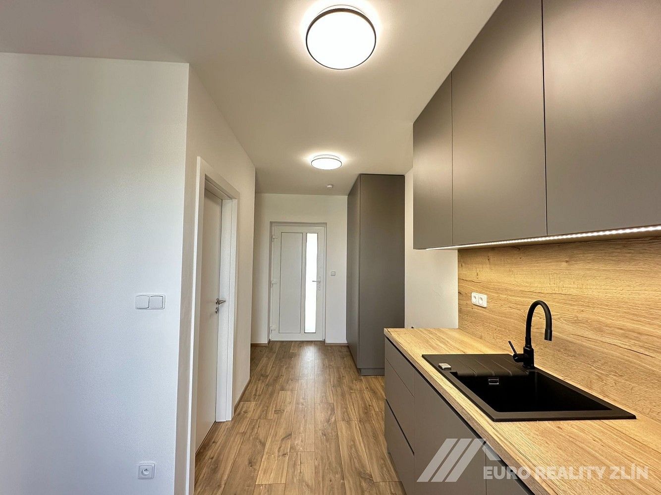 Pronájem byt 1+kk - Zlín, Zlínský kraj, 29 m² - 5