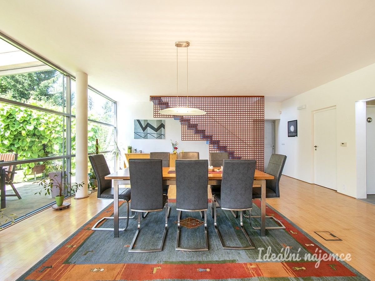 Pronájem rodinný dům - K Úvozu, Šestajovice, 280 m²