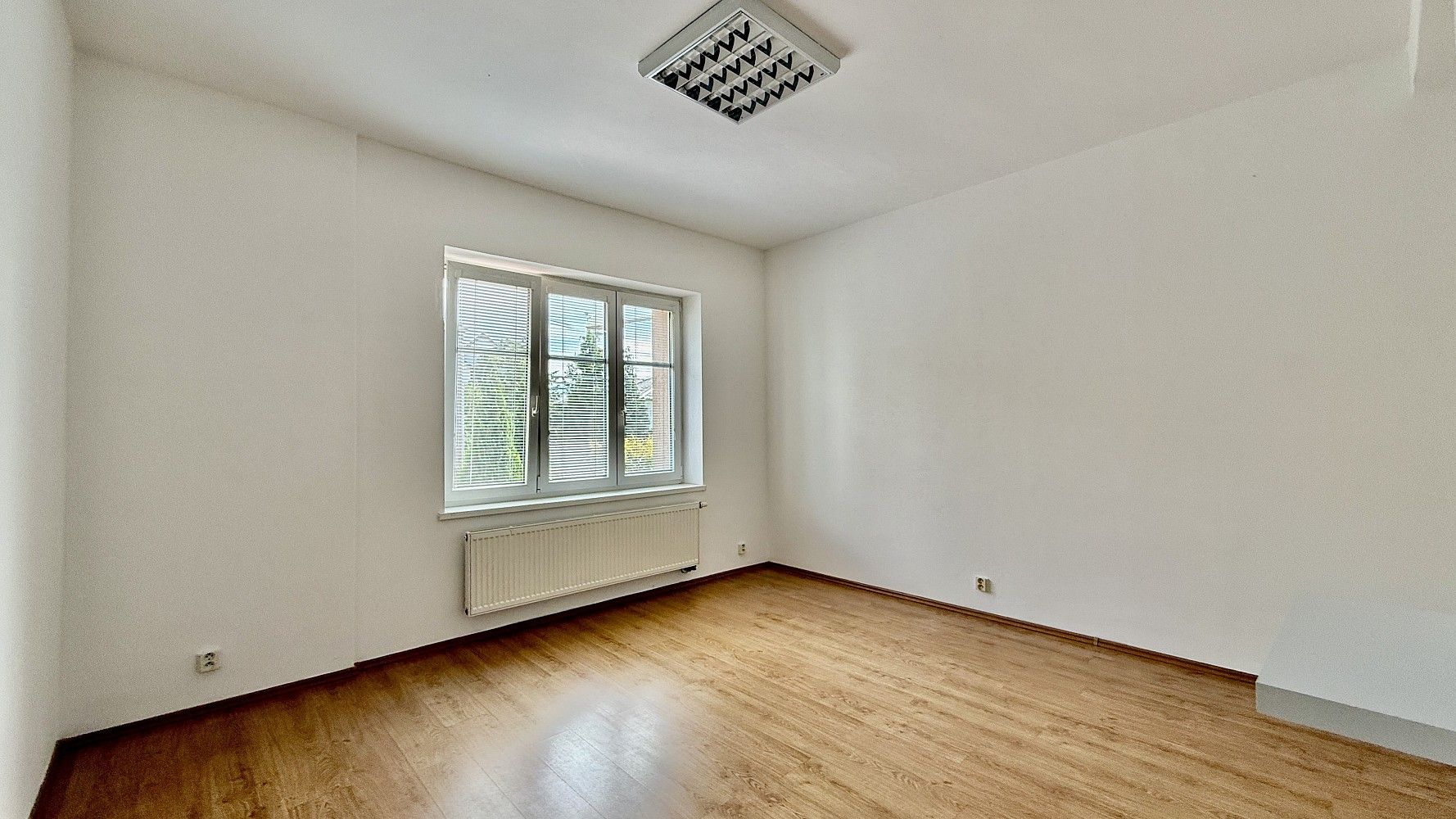 Pronájem obchodní prostory - Ostrava - Mariánské Hory, okres Ostrava-město, Moravskoslezský kraj, 30 m² - 5