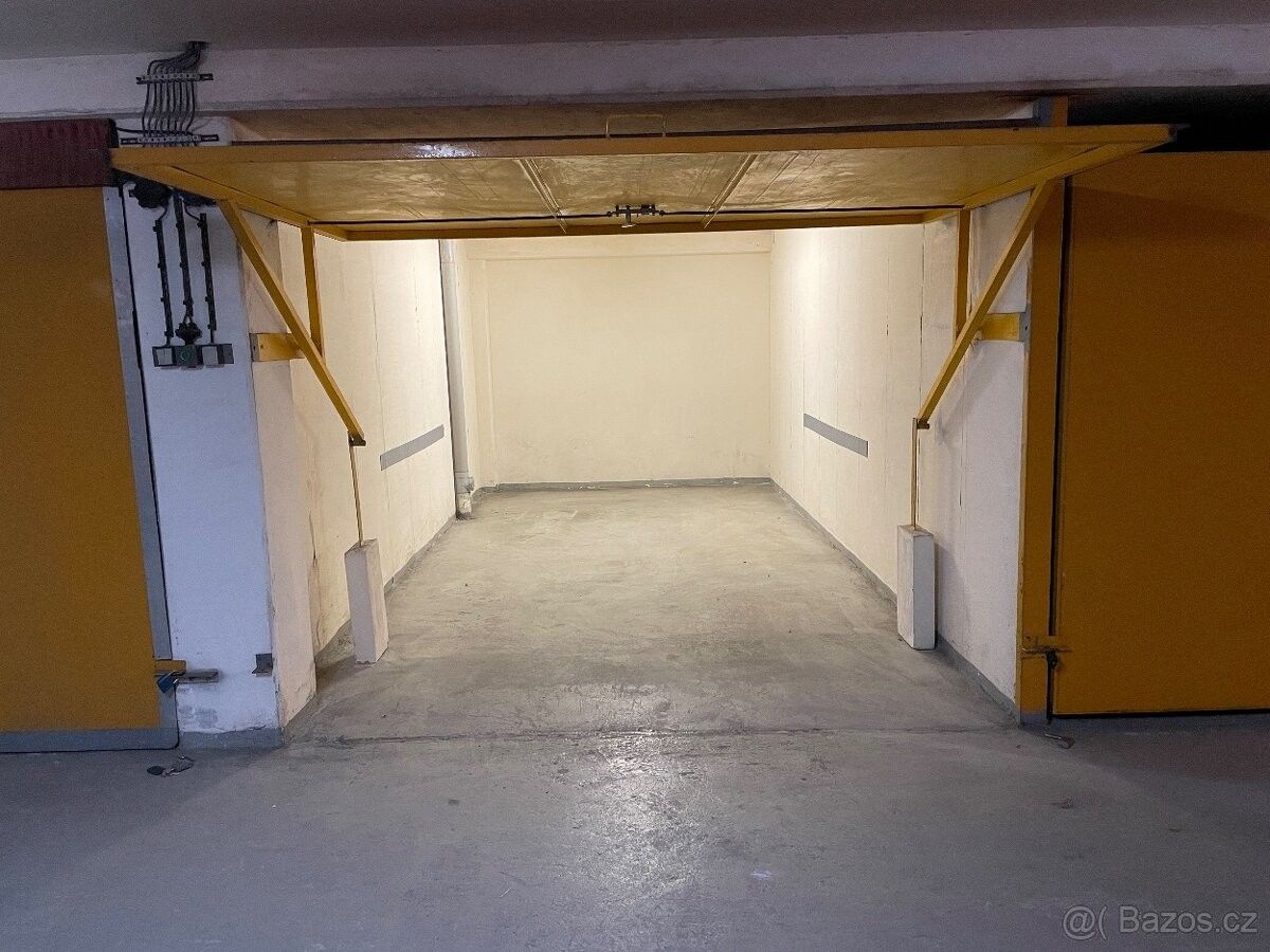 Pronájem garáž - Praha, 147 00, 18 m²
