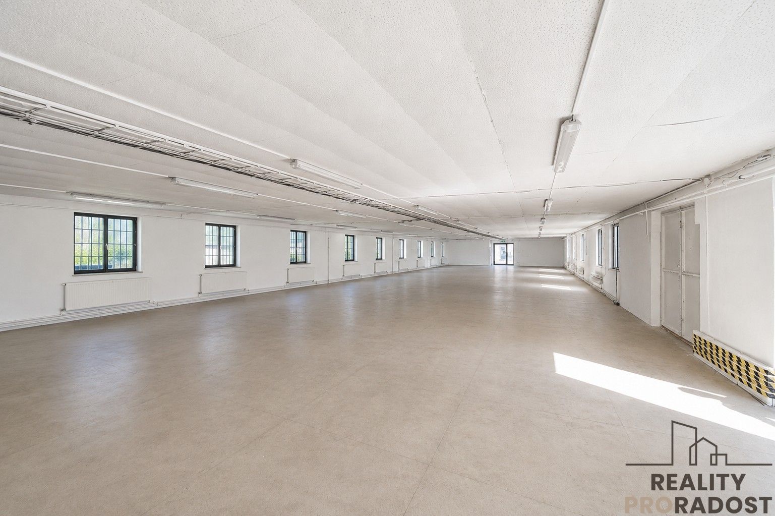 Sklad · 688 m² · Čeperka - 4