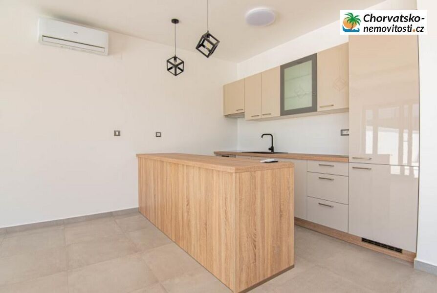 Prodej rodinný dům - 987 66, Zahraničí