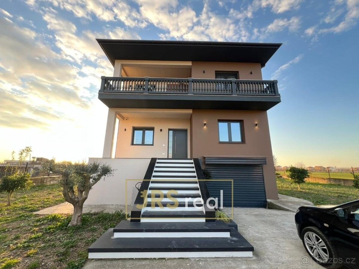 Rodinné domy, 987 66, Zahraničí