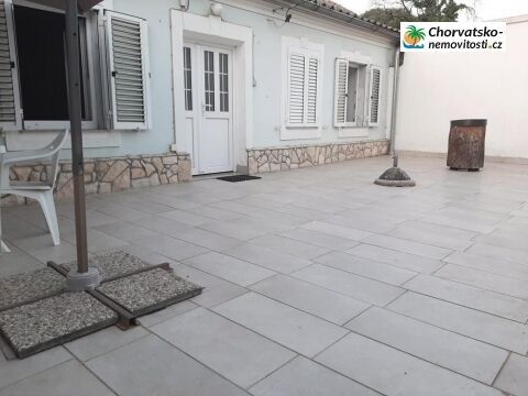 Byty, 987 66, Zahraničí