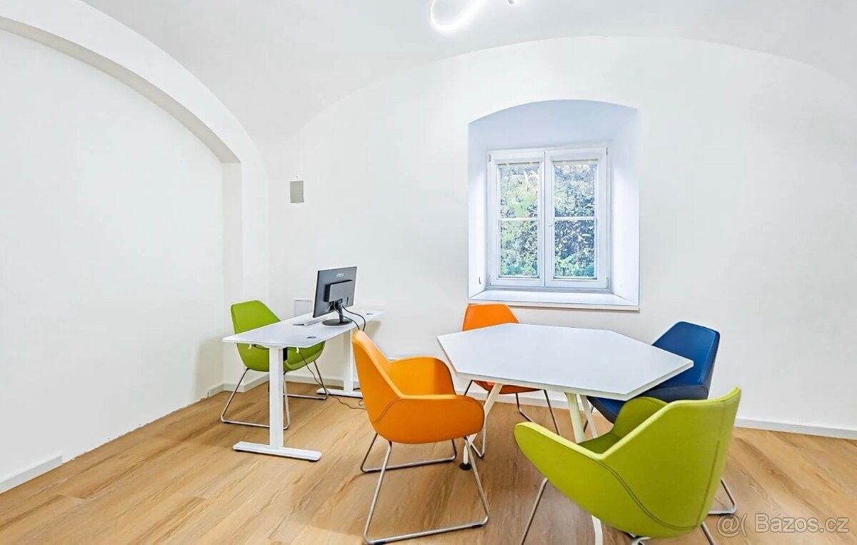 Pronájem kancelář - Praha, 180 00