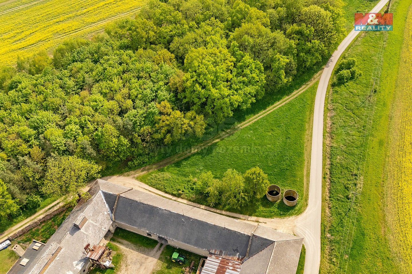 Louka, 2 451 m²