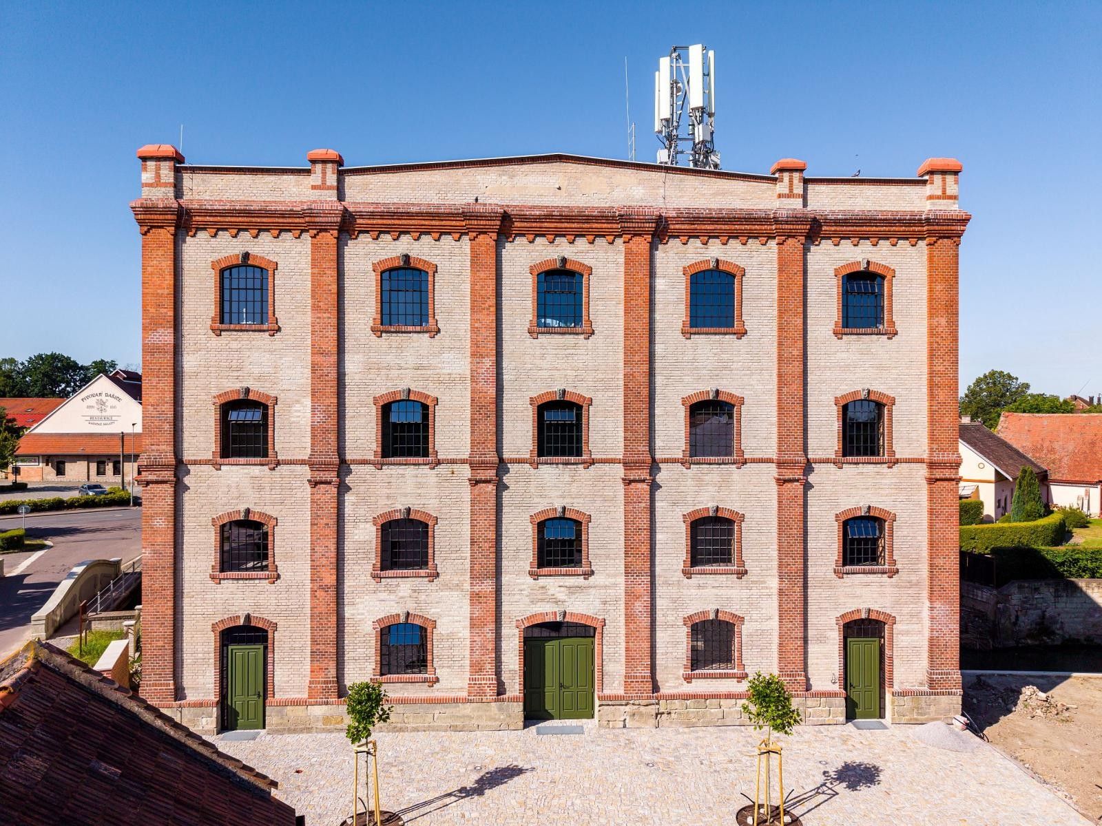 Obchodní prostory · 142 m² · Štenclova, Dašice - 3