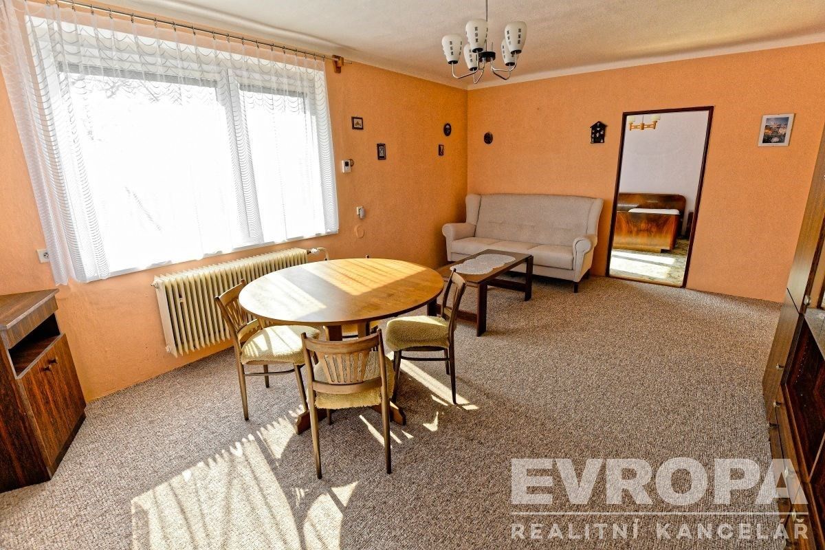 Prodej rodinný dům - Loket Němčice, 263 m² - 5