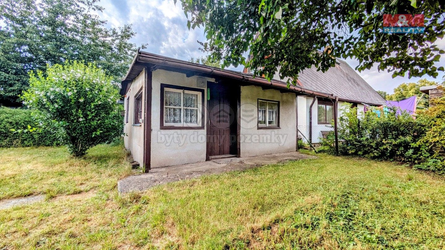 Chaty, Káraný, 35 m²