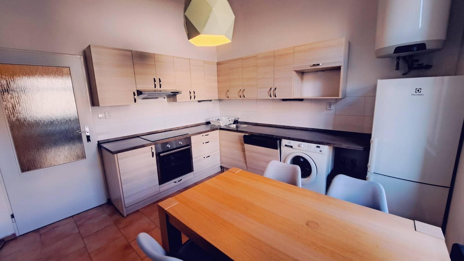 2+kk, Sarajevská, Praha, 70 m²