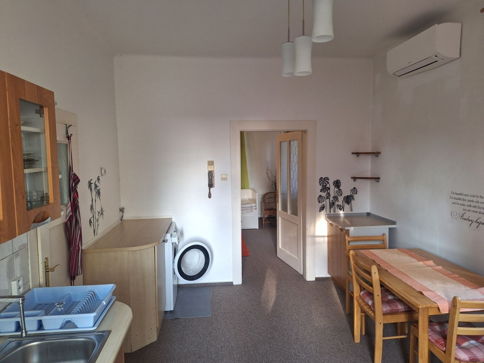 Pronájem byt 1+1 - Edisonova, Praha - Petrovice, 44 m² - 2