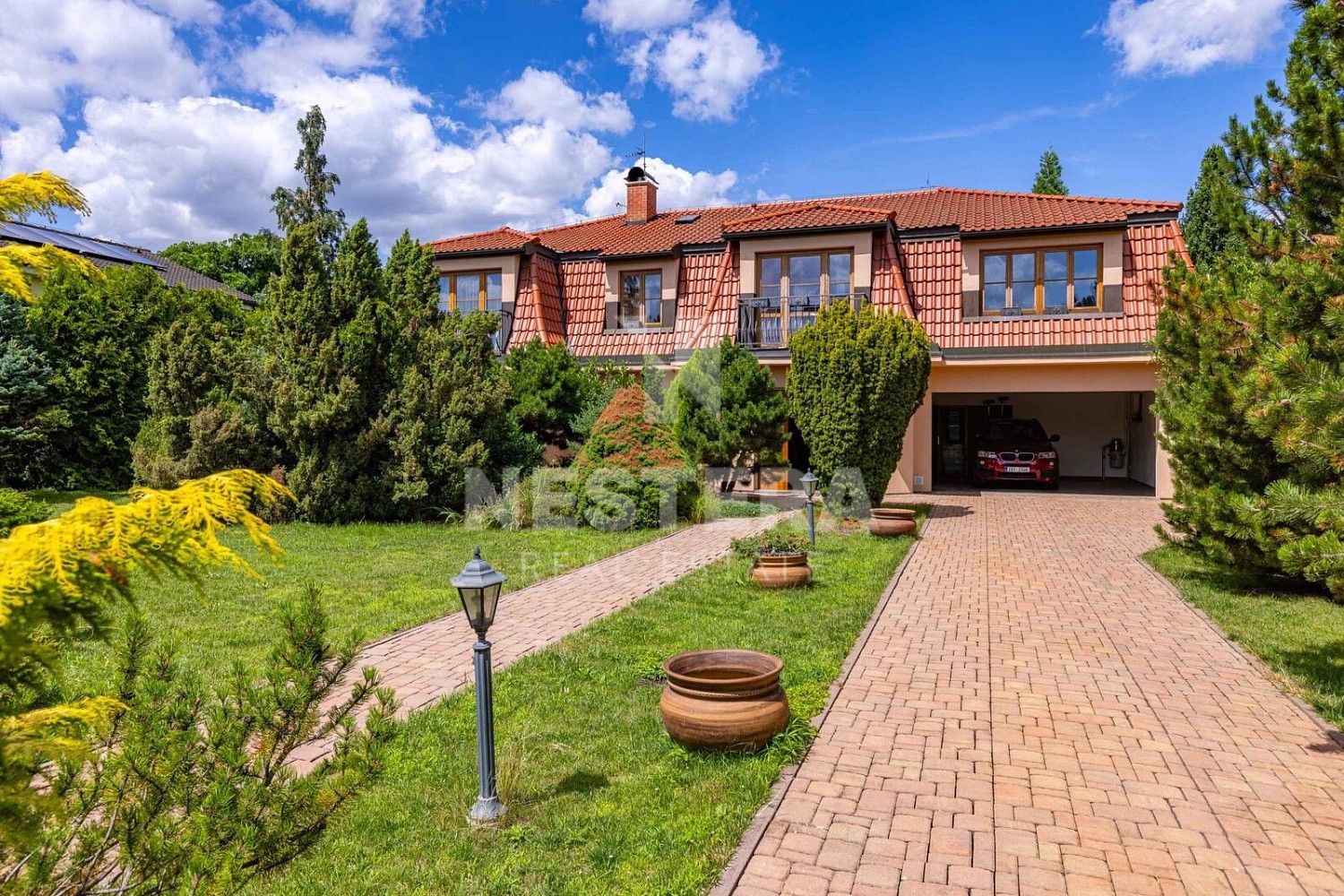 Rodinné domy, Vestec, okres Praha-západ, Středočeský kraj, 444 m² - 1