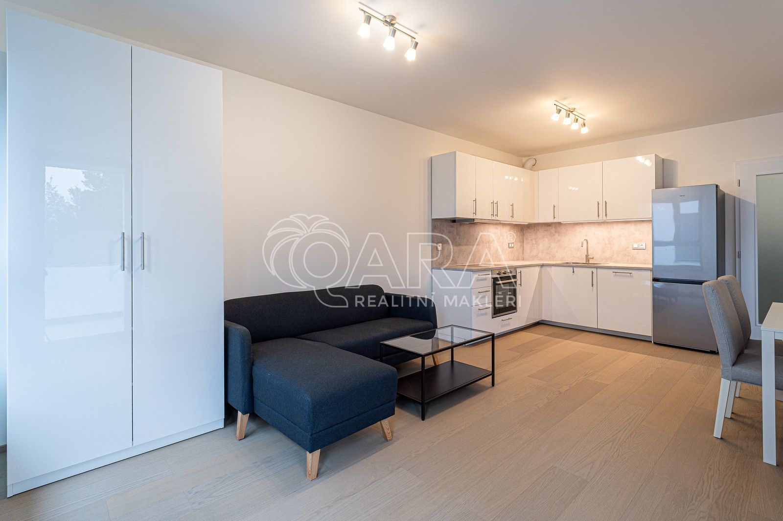 2+kk, Azzoniho, Praha, 51 m²