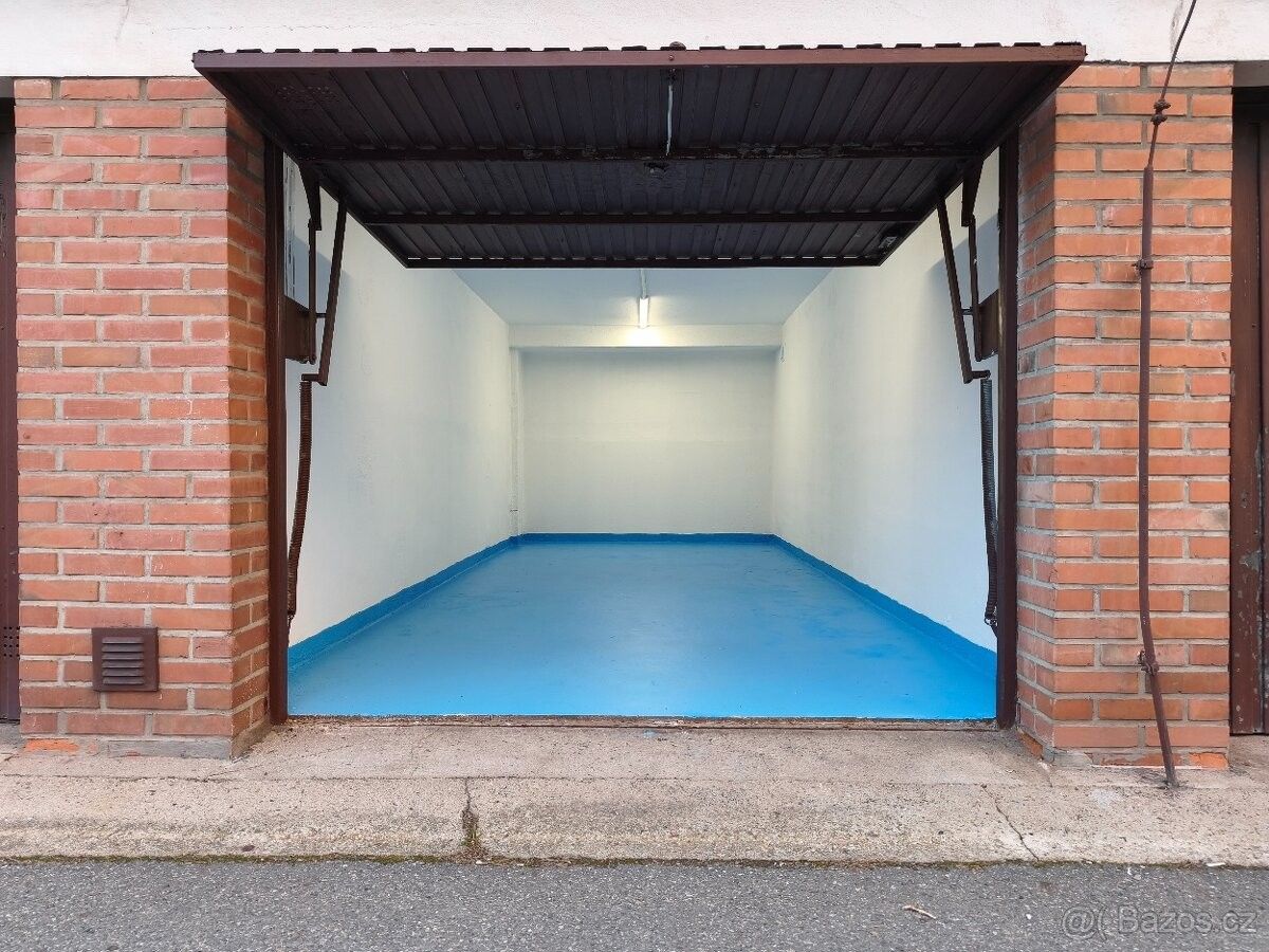 Garáže, Praha, 140 00