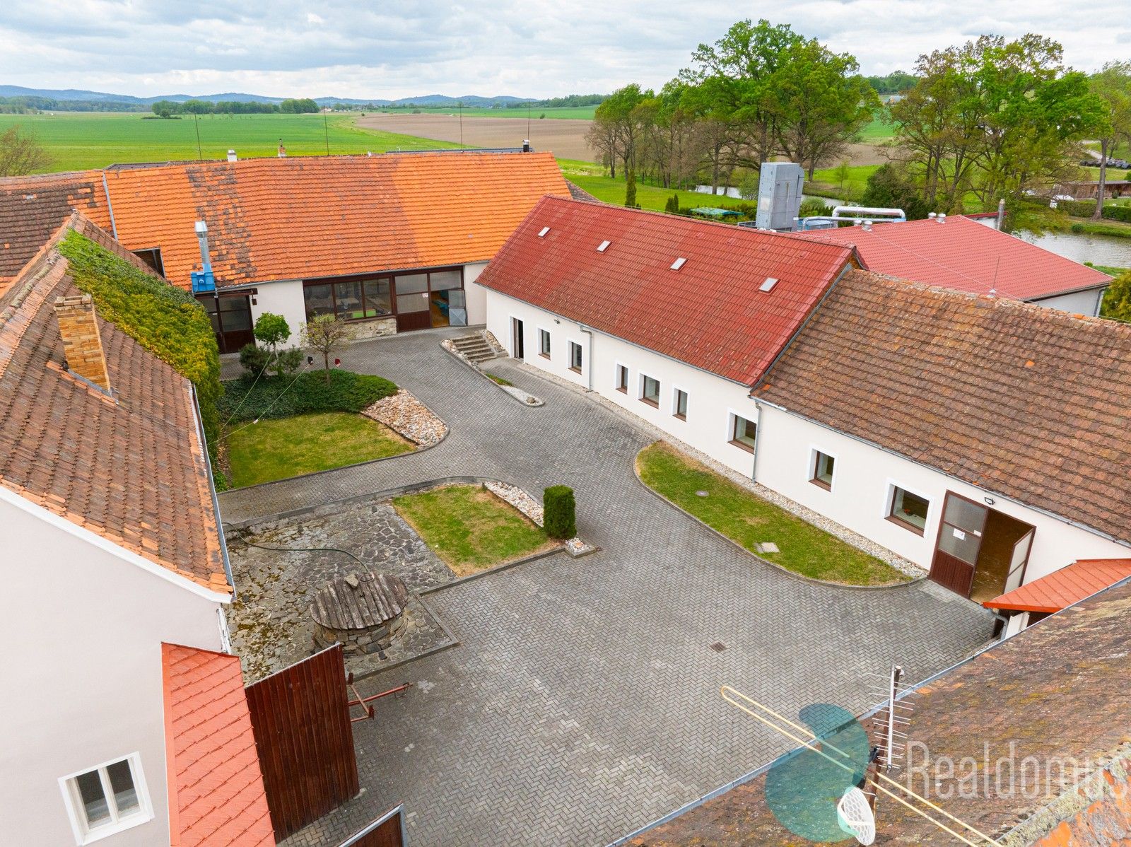 Výrobní prostory · 1 075 m² · Babice - 3