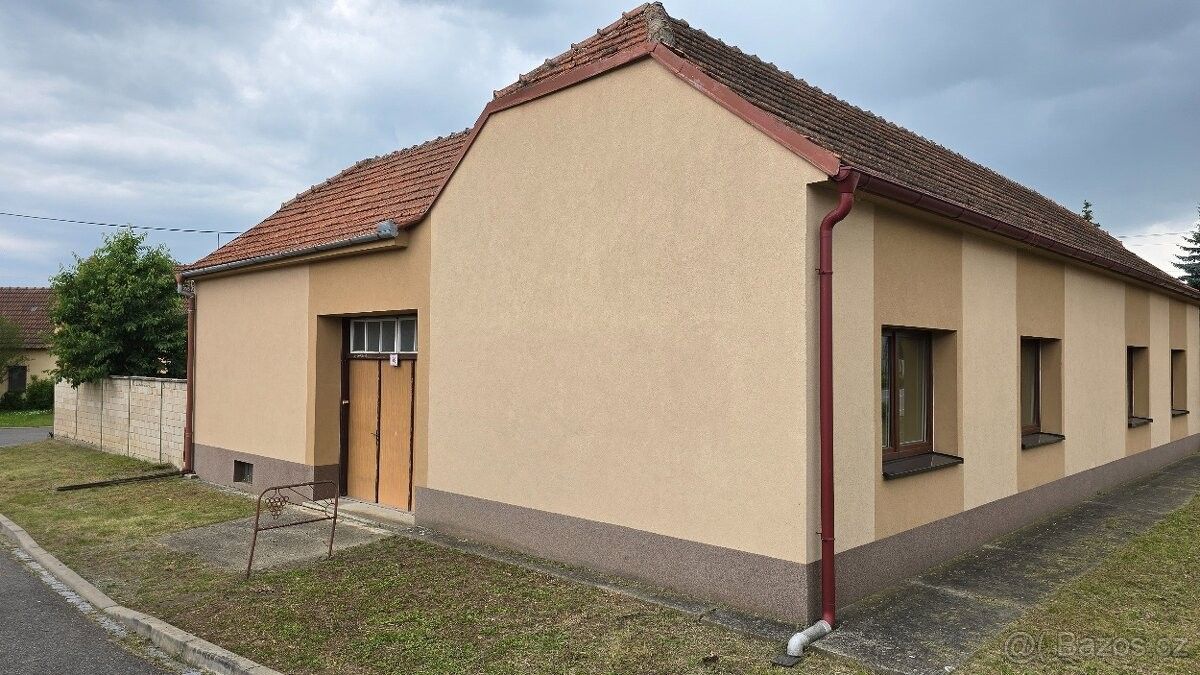 Rodinné domy, Louka, 696 76