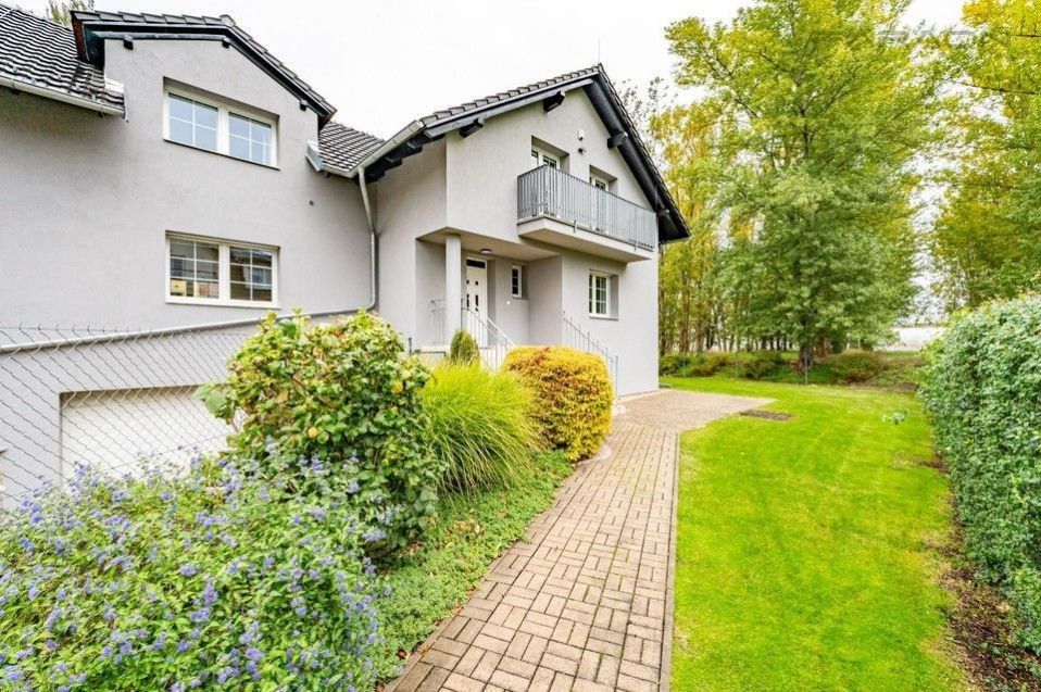 Rodinné domy, Průhonice, 300 m²