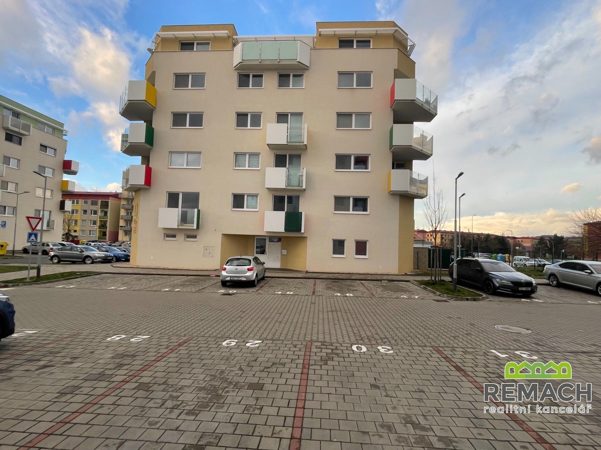 Garáže, Hrušková, Uherské Hradiště, 68 m² - 2