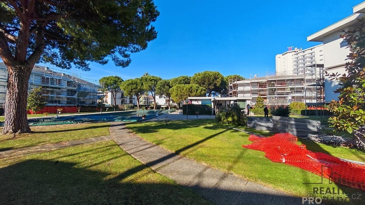 Byty, 987 66, Zahraničí